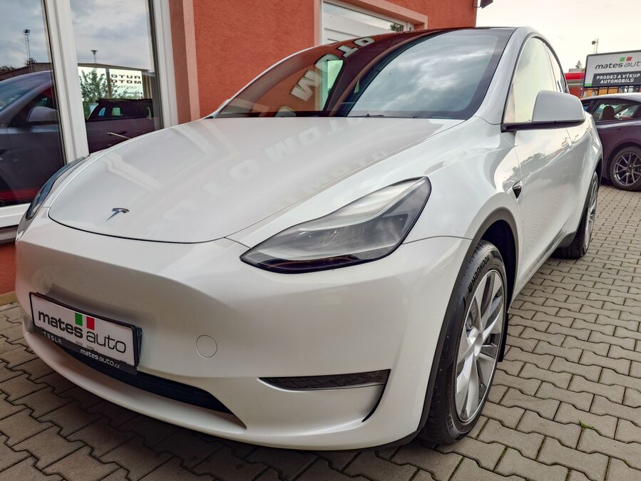 Tesla Model Y Long Range 378 kW - EAP + boost + tažné
